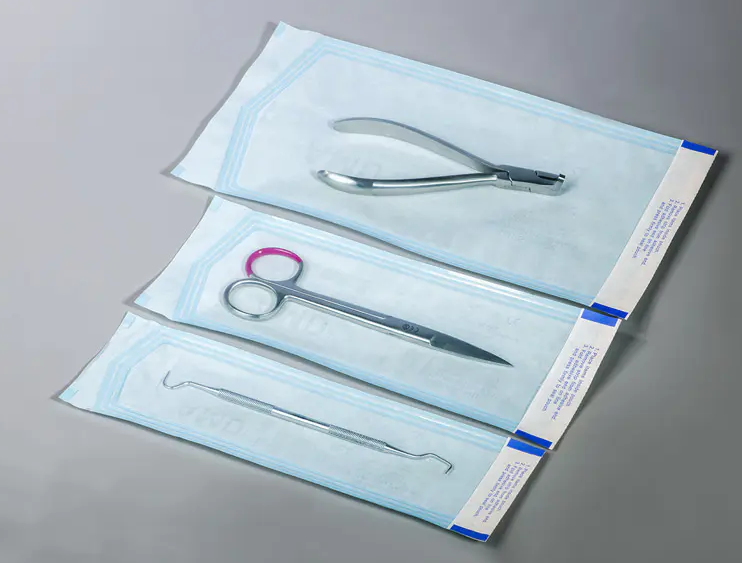 Wie gewährleisten selbstversiegelende Sterilisationsbeutel die sterile Barriere von medizinischen Geräten?